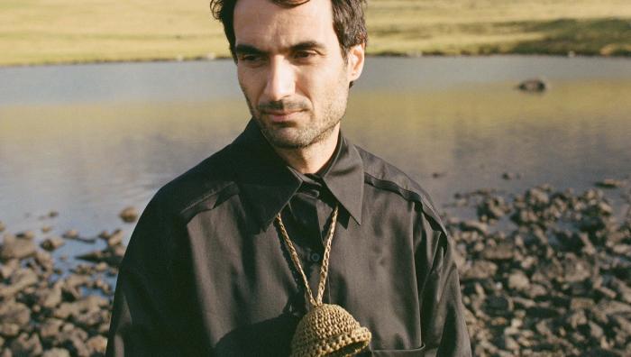 Tigran Hamasyan, piano et compositions | Nn – guitare | Marc Karapetian, basse | Nn, batterie  Virtuose du piano doté d’un groove puissant, Tigran Hamasyan est considéré comme l’un des pianistes et compositeurs jazz-rock les plus remarquables de sa génération. Il fusionne l’improvisation jazz et le rock progressif avec la musique folklorique de son Arménie natale. Souvent comparé à Keith Jarrett pour ses performances habitées, il atteint sur scène de hauts degrés d’intensité.  Après son album-concept The Bi